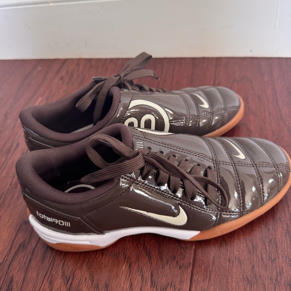 Nike Total 90 III SP Brown Patent Leather Indoor Soccer Shoes Women’s 6.5 NEW - Picture 2 of 7